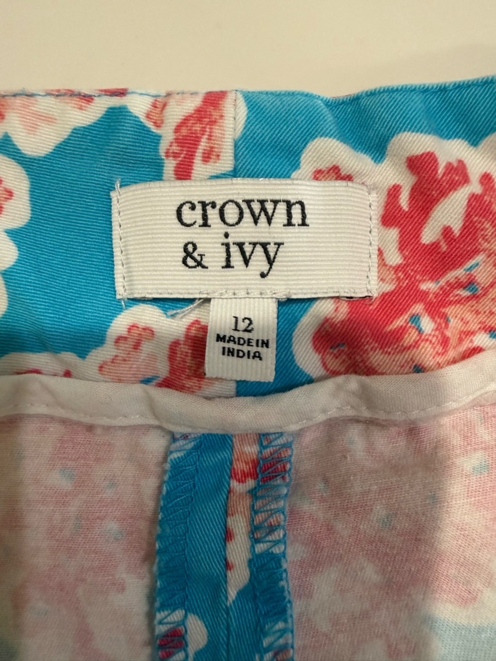 crown & ivy Turquoise Coral-Print Scalloped Hem Shorts Size 12 - Picture 5 of 10